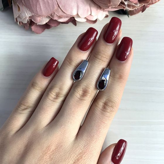 Срібні сережки з гранатом