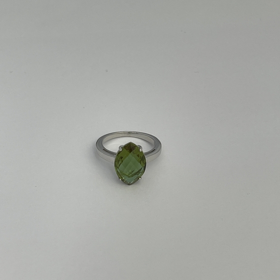 Silver ring with sultanite 5.138ct