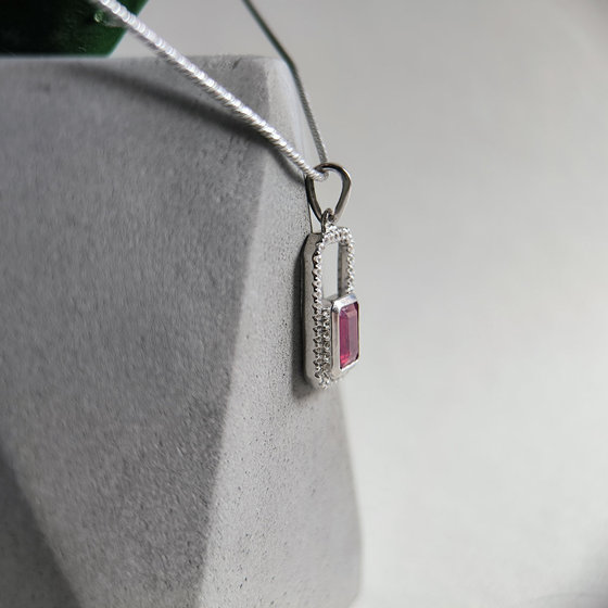 Срібна підвіска з рубіном 1.736ct, фіанітами