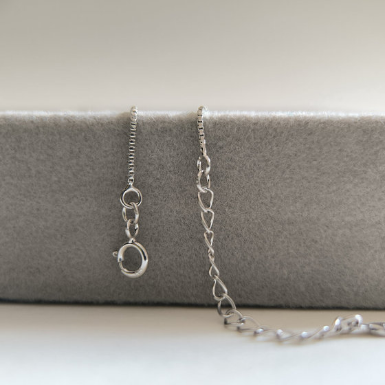 Silver necklace with cubic zirconia