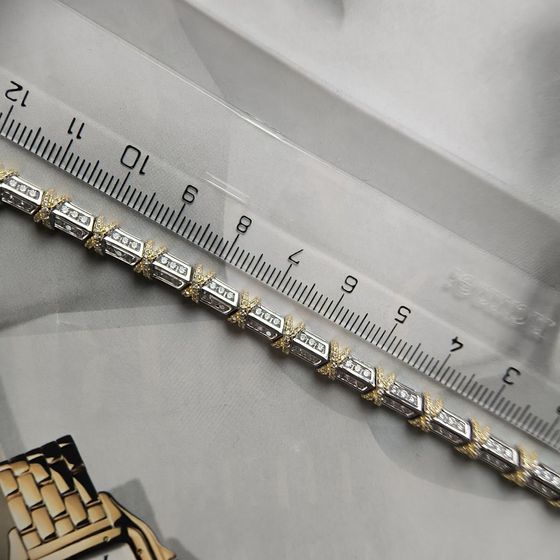 Silver bracelet with phianites