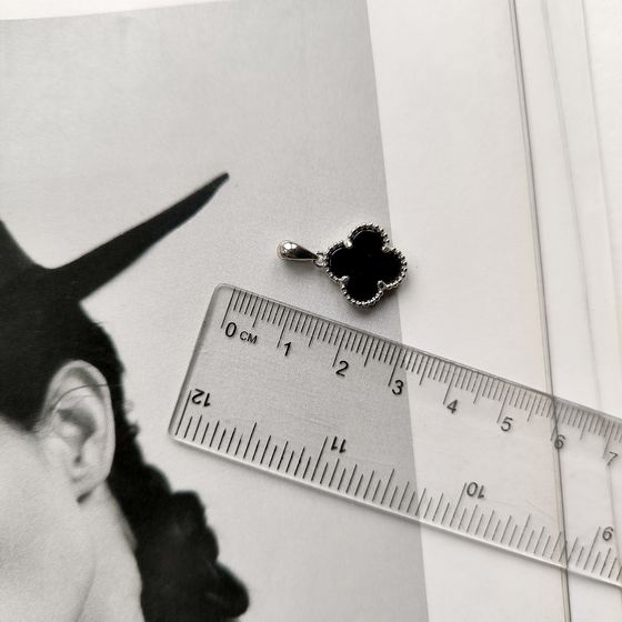 Срібна підвіска з оніксом