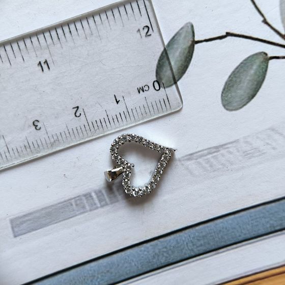 Silver pendant with phianites