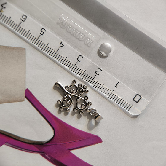 Silver pendant with cubic zirconia