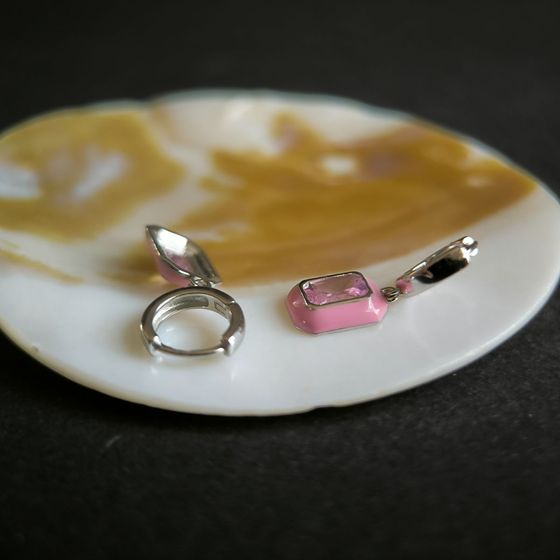 Срібні сережки з фіанітами, емаллю