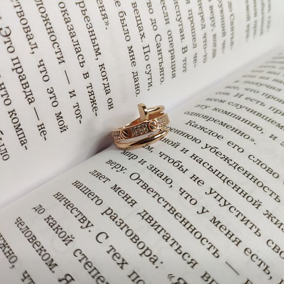 Gold ring with 0.28ct phianites