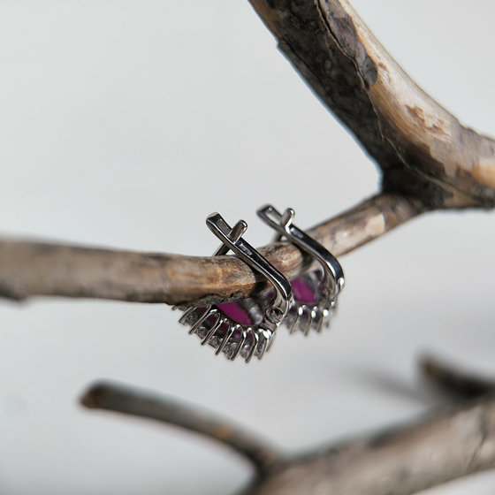 Срібні сережки з рубіном 7,87 карата та фіанітами