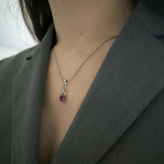 Серебряная подвеска с рубином 2.142ct, фианитами