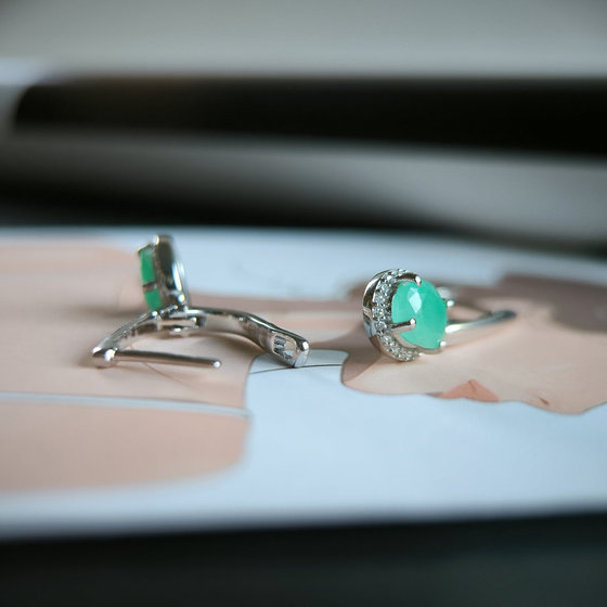 Серебряные серьги с изумрудом 2.59ct