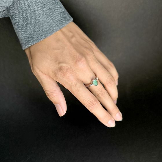 Срібна каблучка зі смарагдом 1.107ct, фіанітами