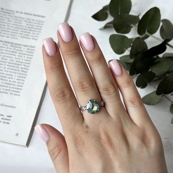 Silver ring with a 2.9-carat mystic topaz