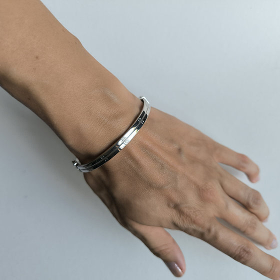 Silver bracelet without stones