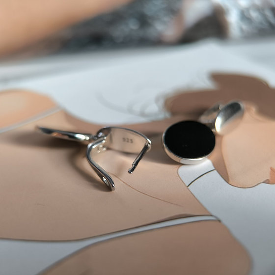 Серебряные серьги с ониксом