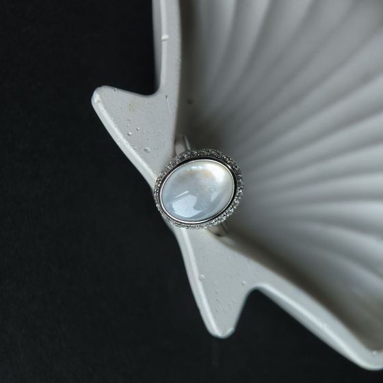 Silver ring with mother-of-pearl, phyanites