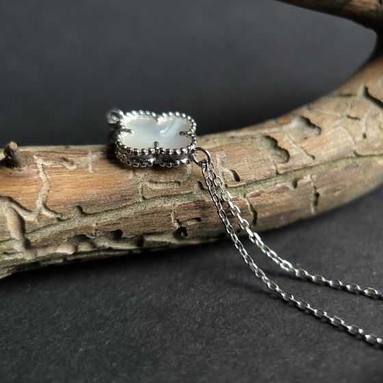 Silver bracelet with mother-of-pearl
