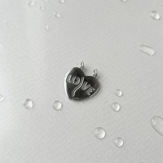 Silver pendant without stones