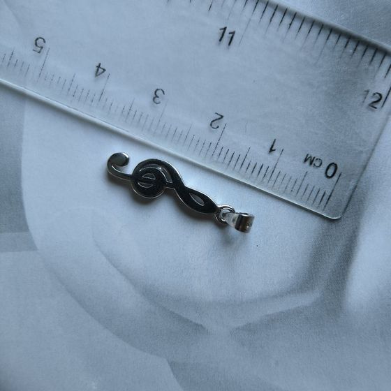 Срібна підвіска без каменів