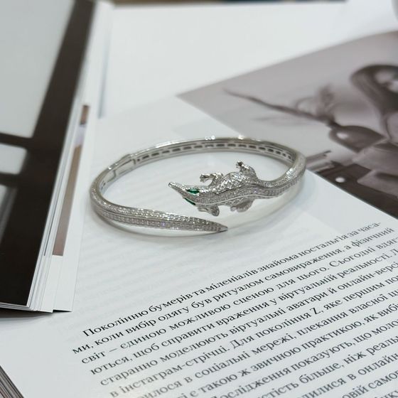 Silver bracelet with phianites