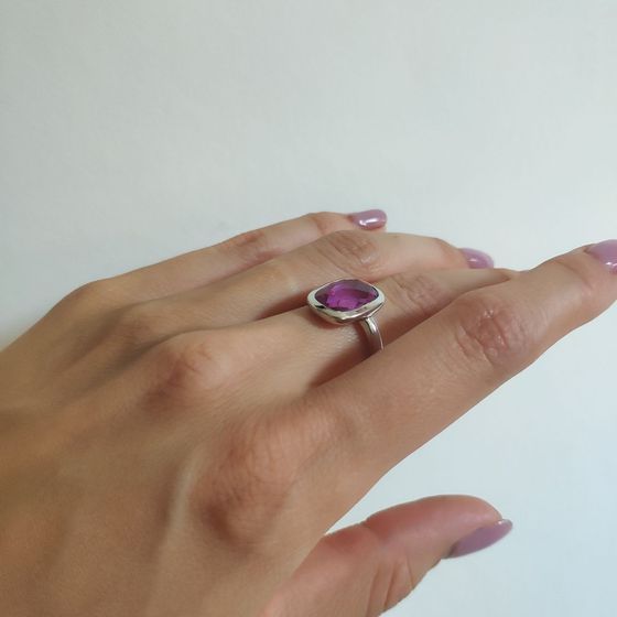 Silver ring with an 8.6-carat alexandrite