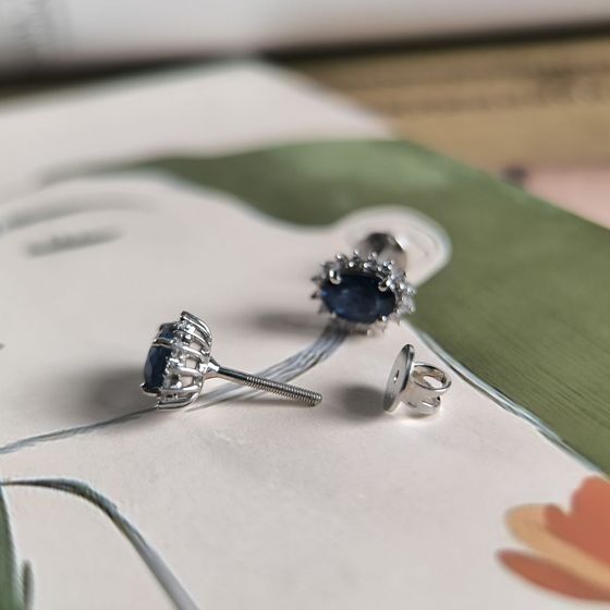 Срібні сережки з сапфіром 2.342ct, фіанітами