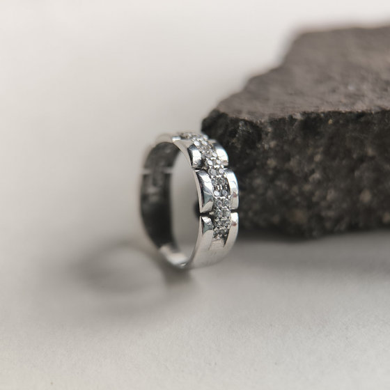 Silver ring with cubic zirconia