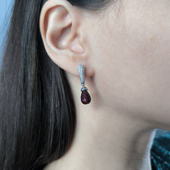 Silver earrings with garnet 11.003ct