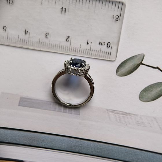 Серебряное кольцо с сапфиром nano