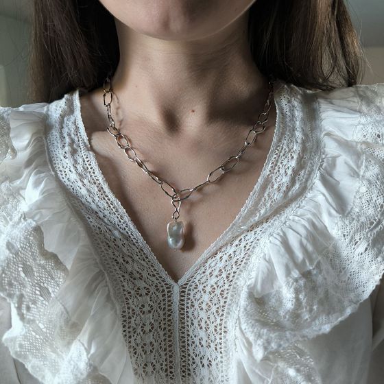 Срібне кольє з перлами бароковими