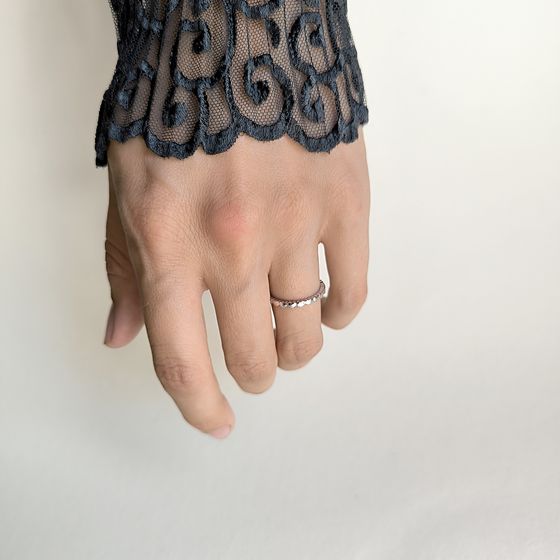 Срібна каблучка без каменів