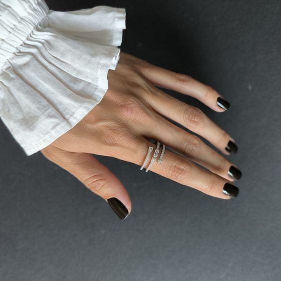 Срібна каблучка з фіанітами