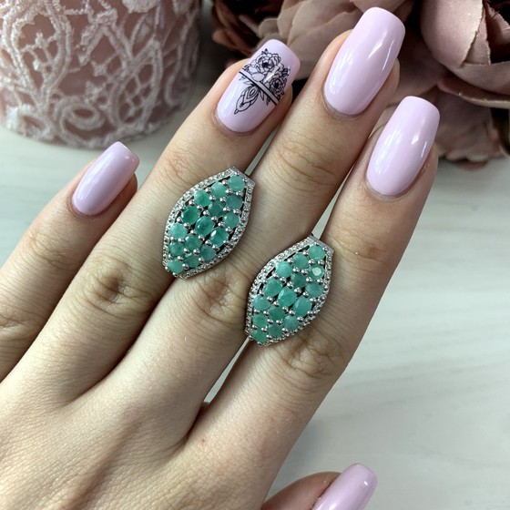 Серебряные серьги с изумрудом