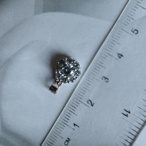 Срібна підвіска з фіанітами