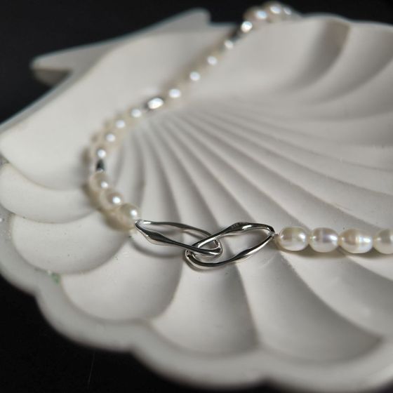 Серебряное колье с жемчугом барочным