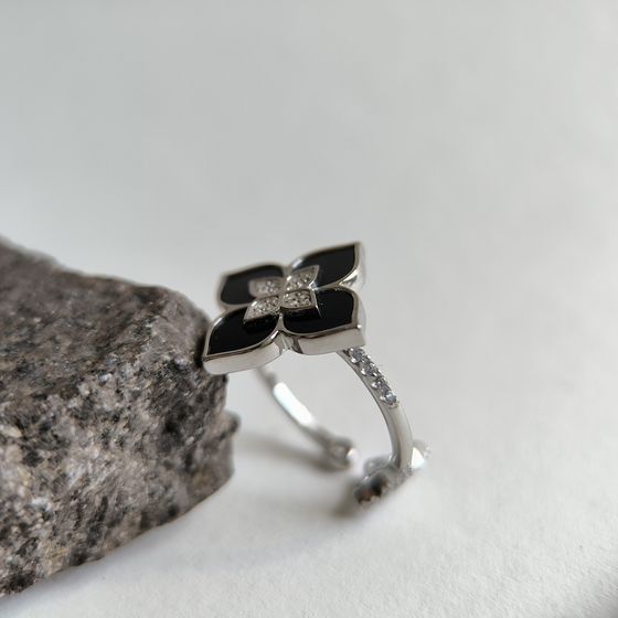 Silver ring with onyx, fianites