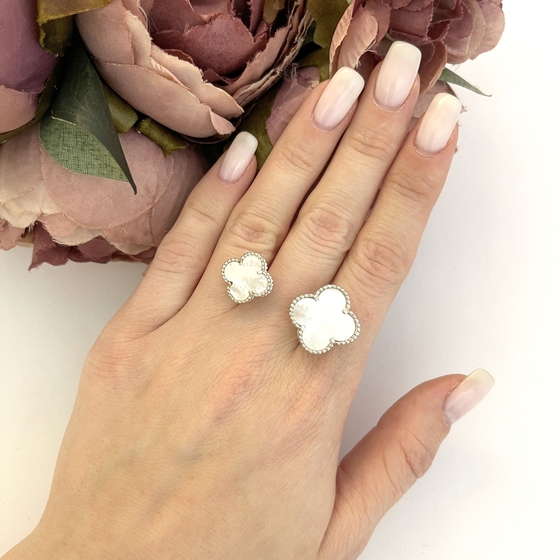 Silver ring with mother-of-pearl