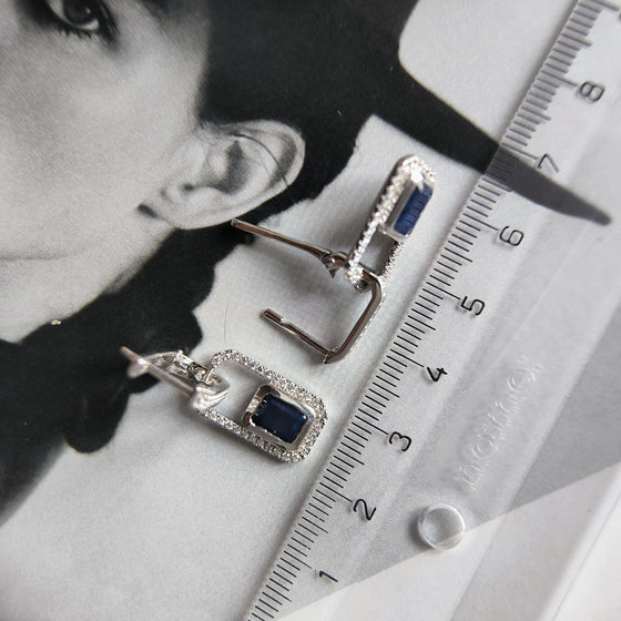 Срібні сережки з сапфіром 3.321ct, фіанітами