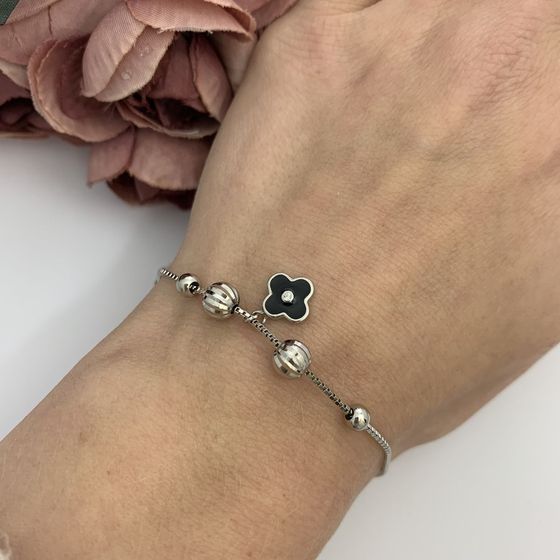 Silver bracelet with yemallu