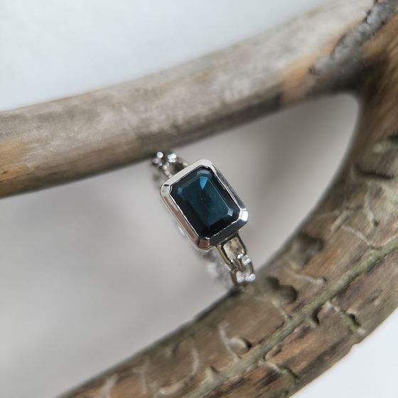 Срібна каблучка із сапфіром nano 1.467ct