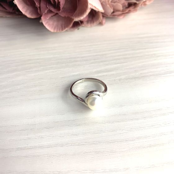 Silver ring with pearls