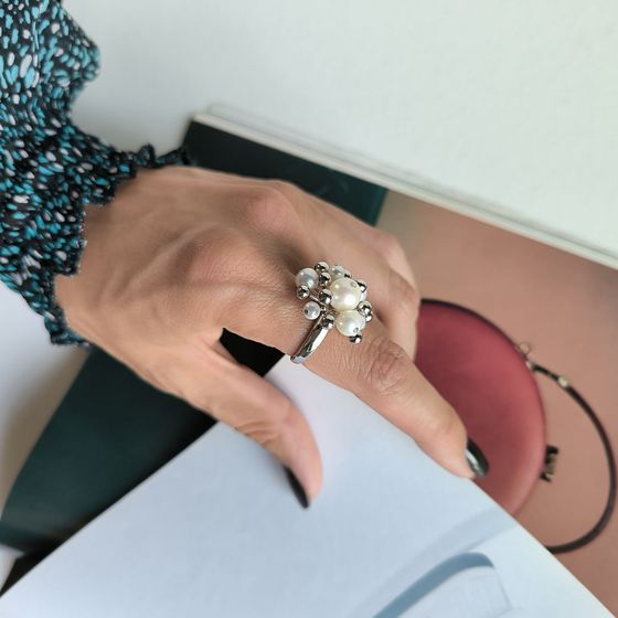 Silver ring with pearls