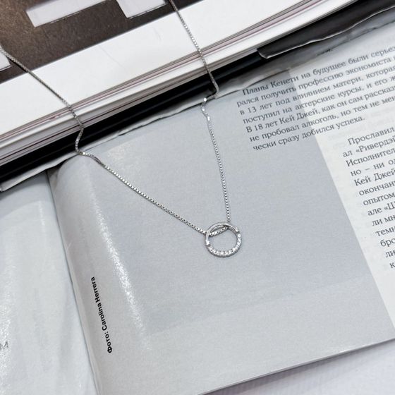 Silver necklace with phianites