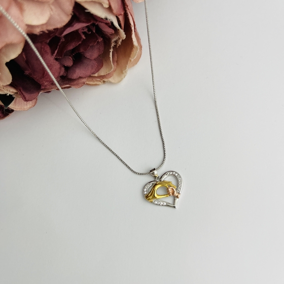 Silver pendant with phianites