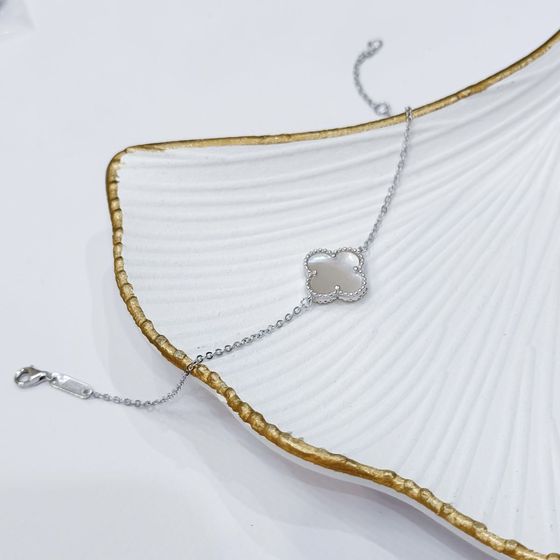 Silver bracelet with mother-of-pearl