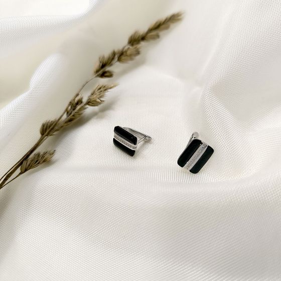 Серебряные серьги с ониксом