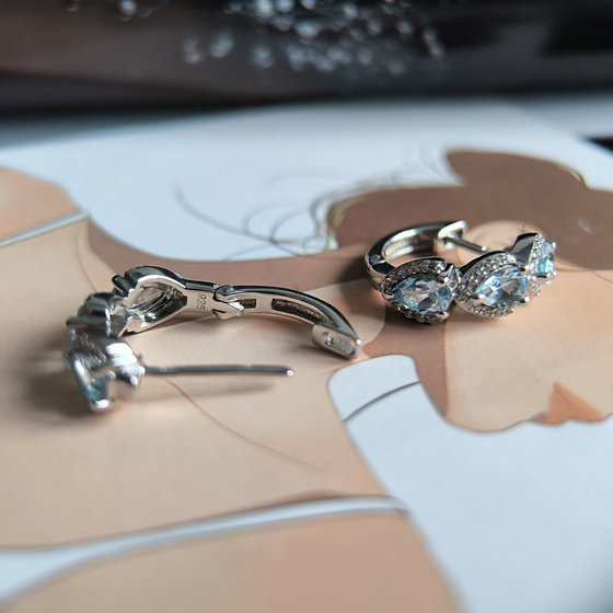 Срібні сережки з топазом 3.189ct, фіанітами