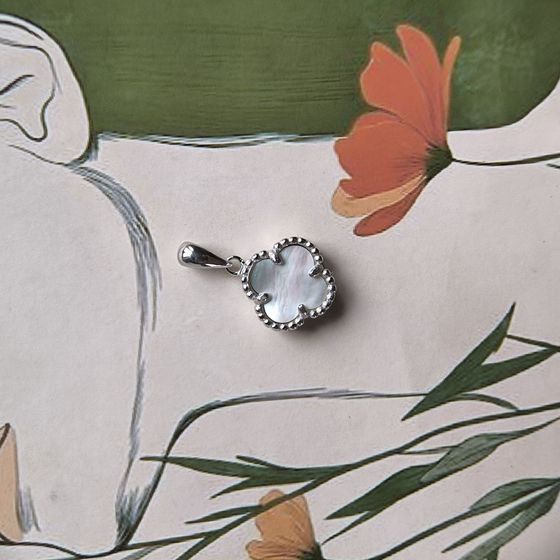 Silver pendant with mother-of-pearl