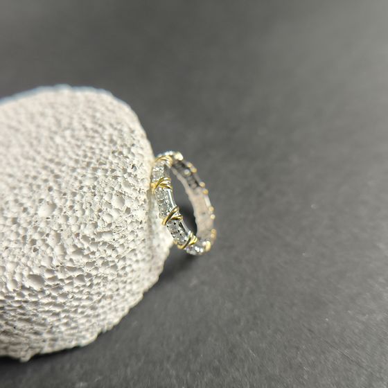 Срібна каблучка з фіанітами