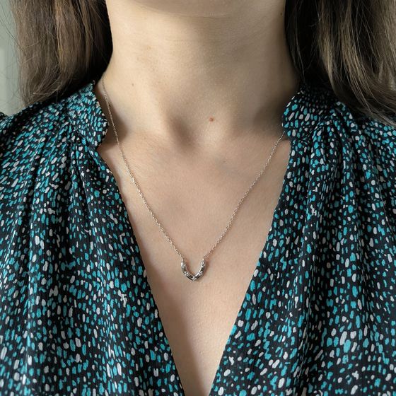 Silver necklace with phianites