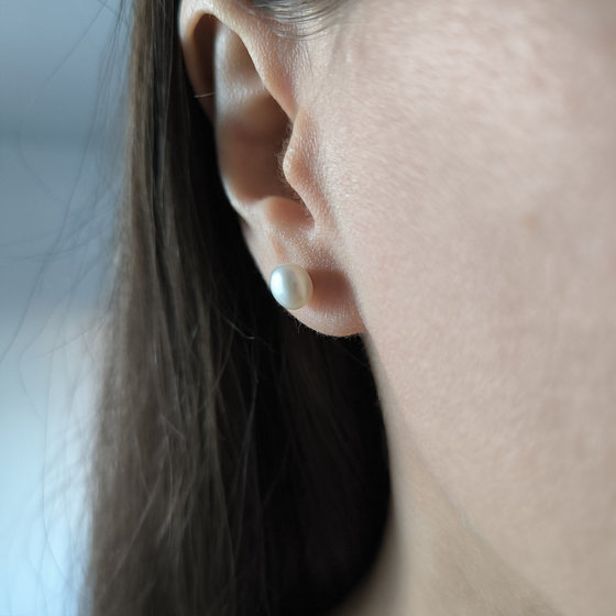 Silver earrings with pearls