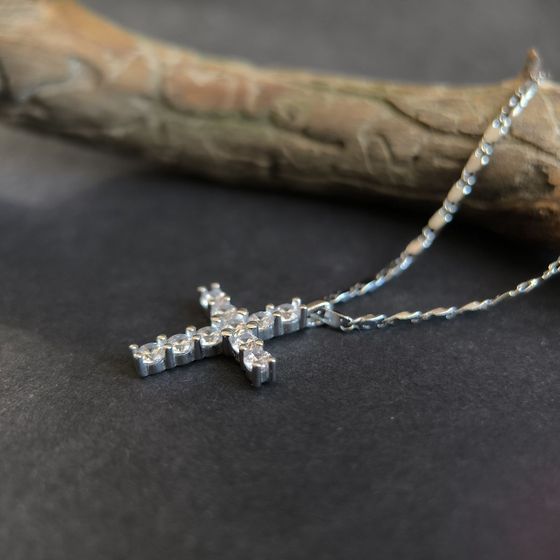 Срібний хрестик з фіанітами